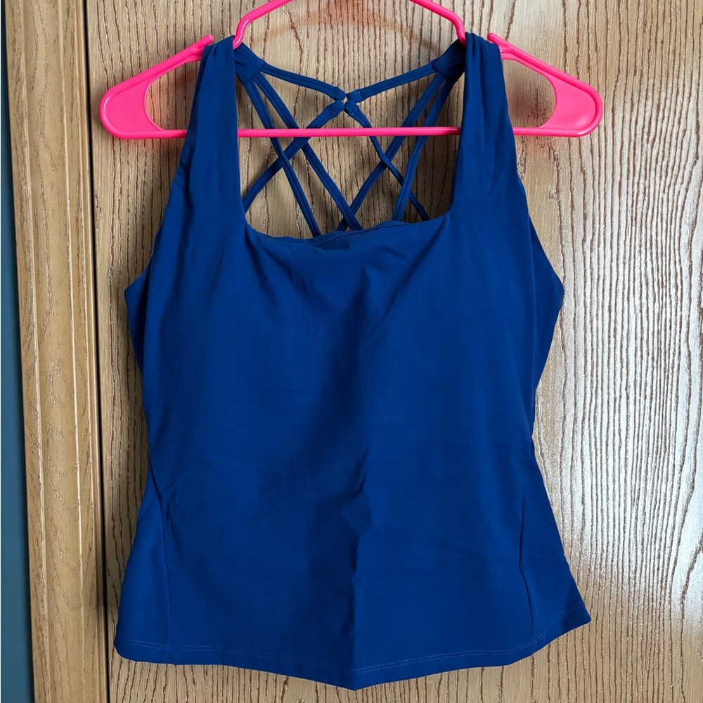 NWT Buffbunny revolution tank top - size extra large - rainfall blue